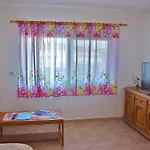 Apartamento For 8+2 Person In - Insel Rab 17738 *