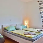Apartamento For 8+2 Person In - Insel Rab 17738 *