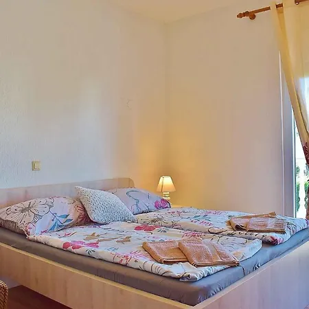 For 8+2 Person In - Insel Rab 17738 Lejlighed *